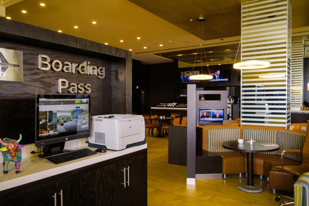 Courtyard By Marriott Queretaro Hotel Exterior photo