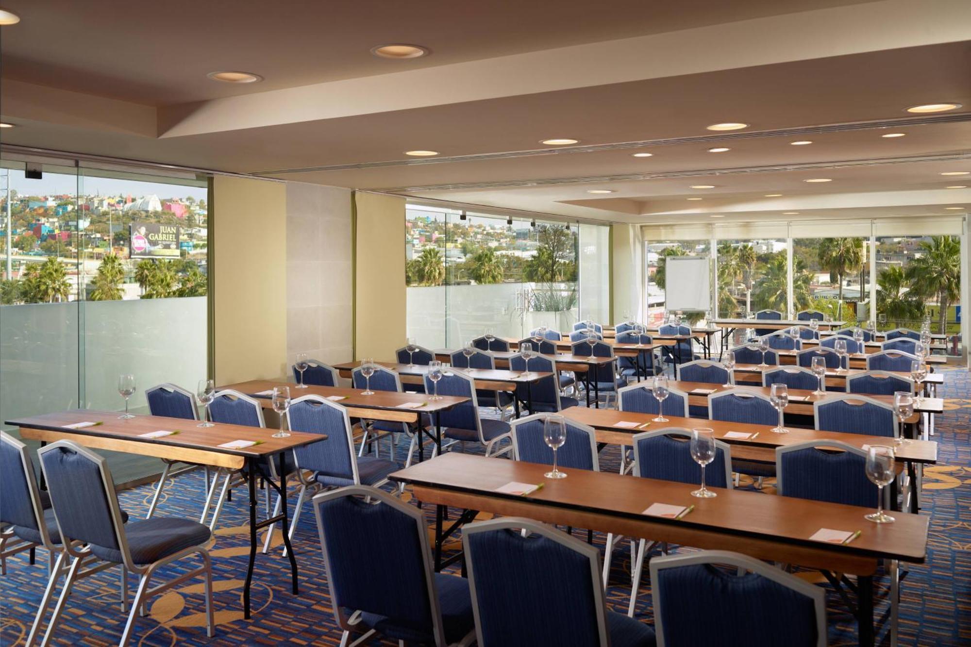 Courtyard By Marriott Queretaro Hotel Exterior photo