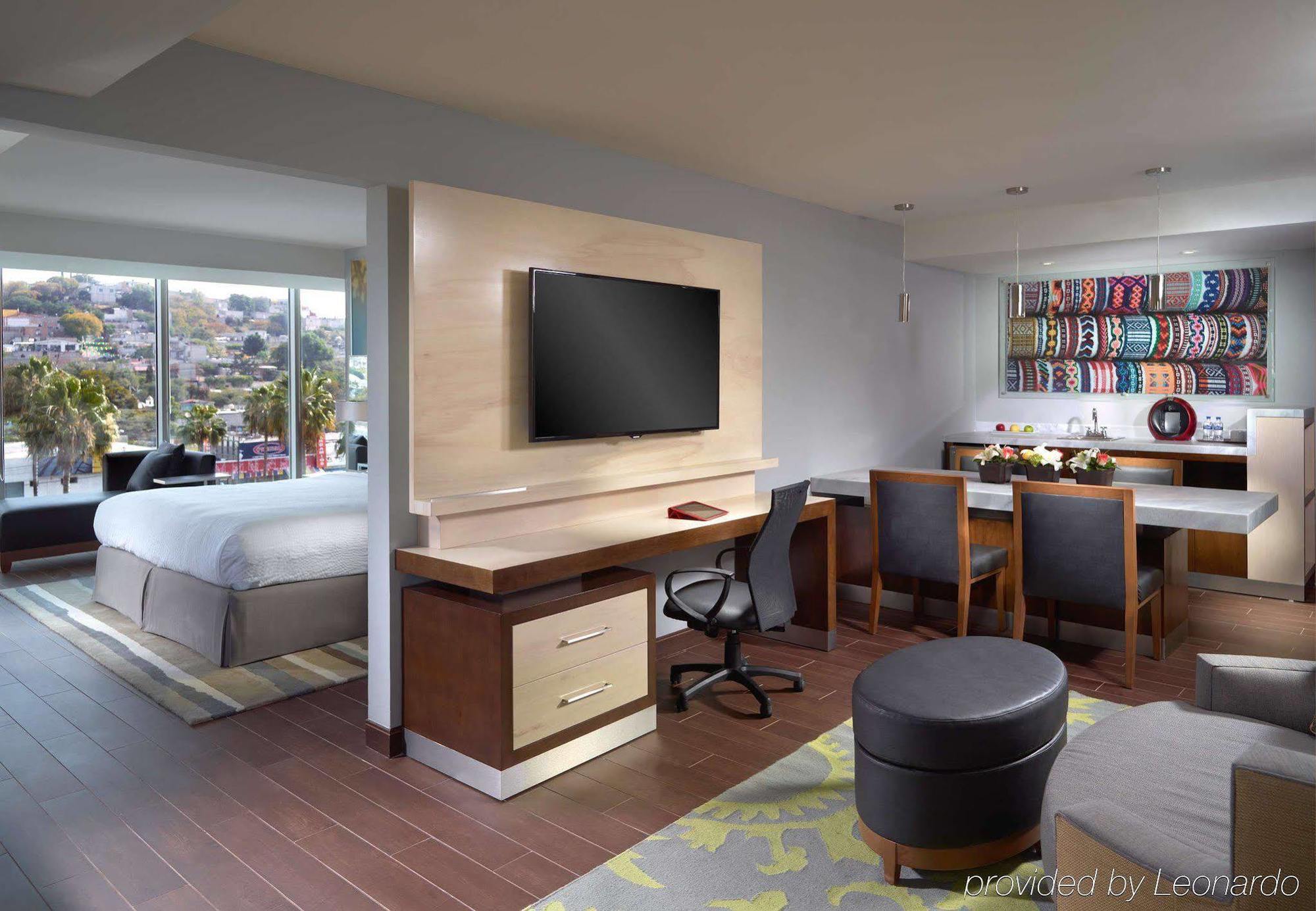 Courtyard By Marriott Queretaro Hotel Exterior photo