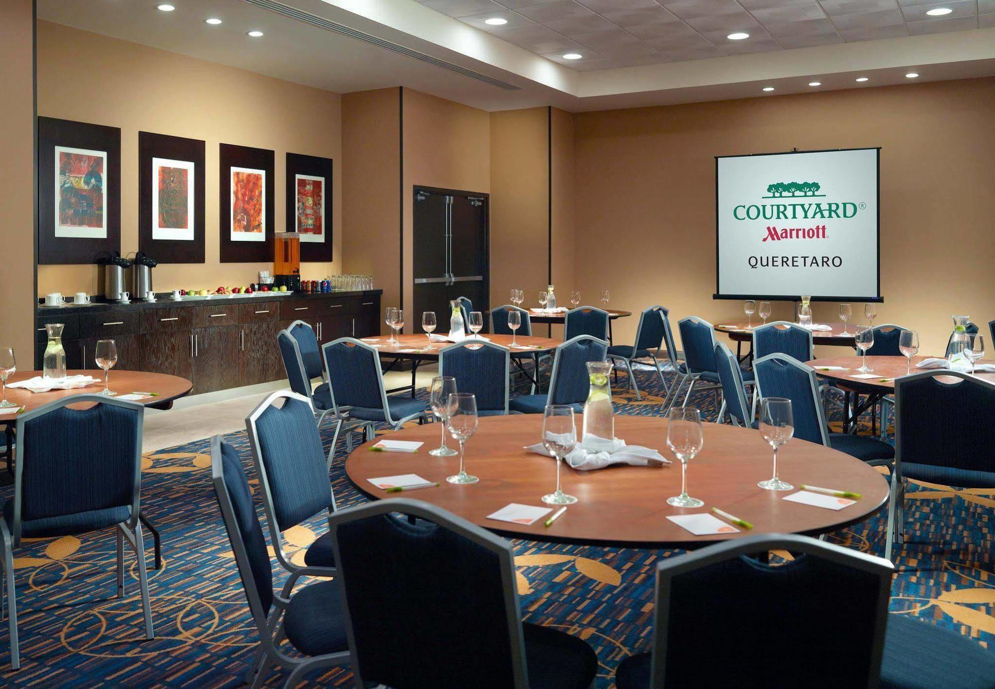 Courtyard By Marriott Queretaro Hotel Exterior photo